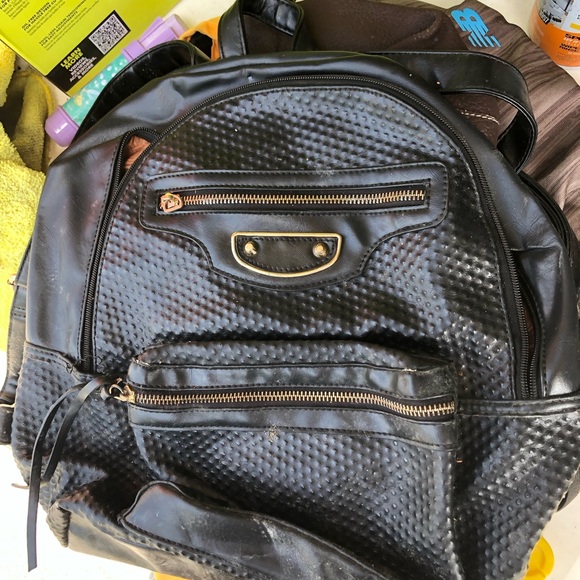 Chenson Black leather Textured Backpack - Picture 1 of 3